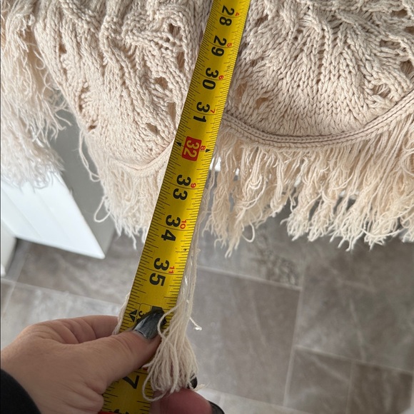 Vintage 90s The paragon Elegant Cream Knit Shawl with fringe tassles size 3X - Picture 11 of 11